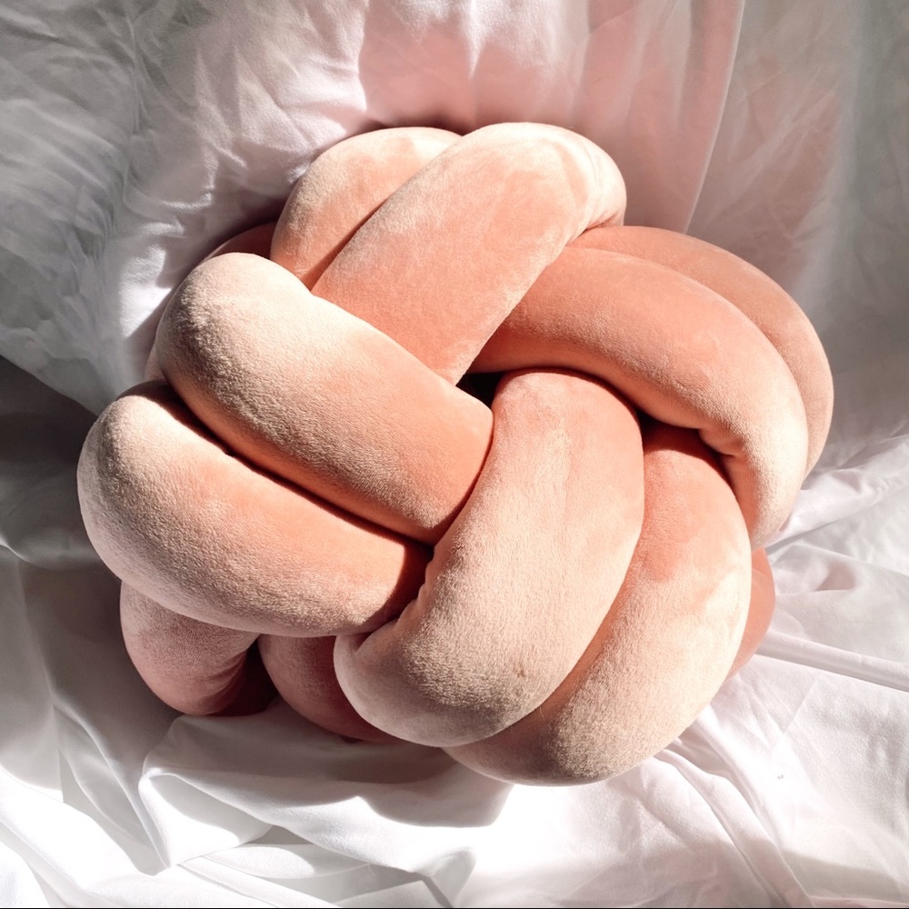 Velvet Infinity Knot Throw Pillow in Pink